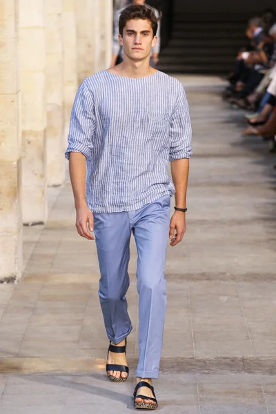 Look 18